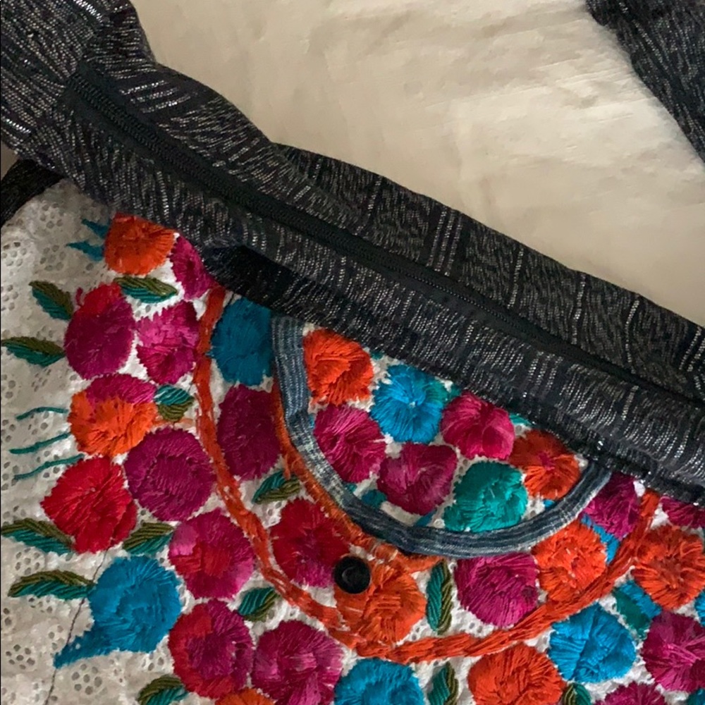 Embroidered bag - Picture 6 of 7